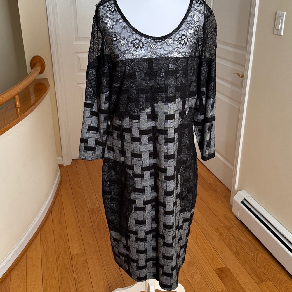 Carre Noir by Talk of the Walk Elegant Black and Gray Patterned Midi Dress